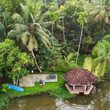 Bed and Breakfast Sunsets And Palm Trees Alappuzha Экстерьер фото