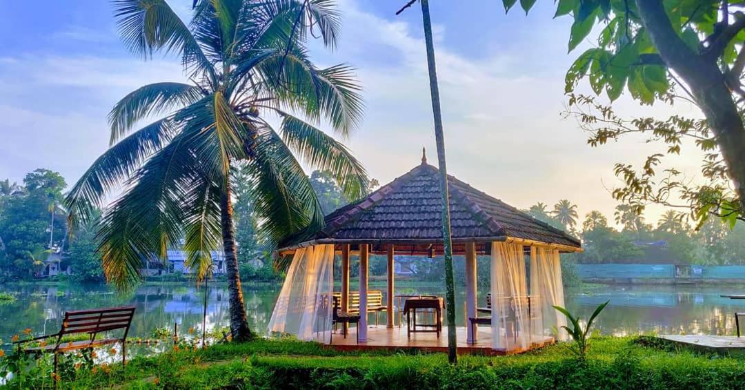 Bed and Breakfast Sunsets And Palm Trees Alappuzha Экстерьер фото